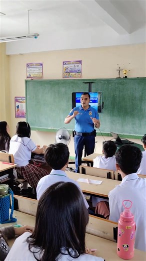 PULIS KO TITSER KO | School Visitation and Lecture Nagsagawa ng School Visitation and Lecture ang Plaridel Municipal Police Station (MPS) katuwang ang Advisory Group na Church and Defense Hubog Aral Movement (CADHAM) Chaplains, upang magbigay-aral tungo sa mabuting asal. Kasabay nito, nagbigay rin ng lecture ang Plaridel MPS hinggil sa Anti-Illegal Drugs Campaign, na ginanap sa Banga High School, Brgy. Banga 2nd, Plaridel, Bulacan, ngayong Enero 15, 2026. Ipinapakita ng gawaing ito ang pagtutulu