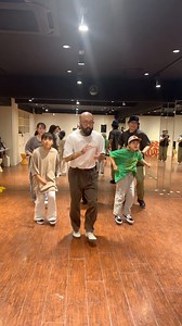 BOXER on Instagram: "To dance without interruption all the time. Note that the movement tends to be choppy as the steps change. #dancer #boxerdancedancedance #housemusic"