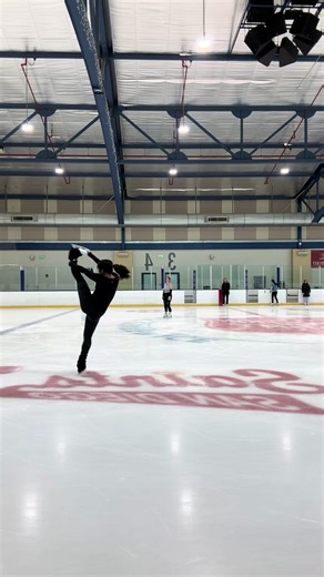 Amazing Figure Skating Spin Performance