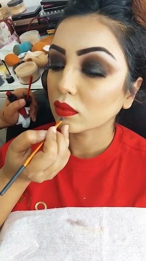 red lipstick 💄 with smokey eyemakeup 😍