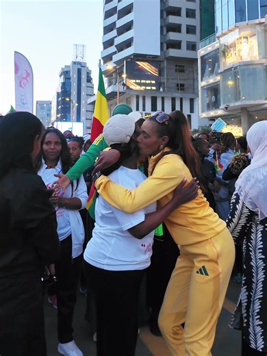 ጎበዝ ከጎበዙ በስራ ጀግኖች ከንቲባ አዳነች አቤቤ እና ጀግኖች ሴቶች! #ስራ #አዳነችአቤቤ #adanechabebe #adanechabiebie