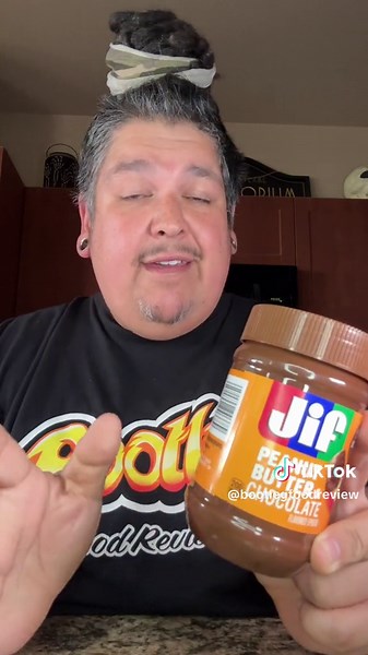 Hearing lots of good things about this new Jif Peanut Butter and Chocolate flavored spread!! Let’s give this stuff a try!! 💜❤️😋 What’s your favorite peanut butter!? #bootlegfoodreview #peanutbutter #chocolate #nutella #target #meijer #walmart #groceryhaul