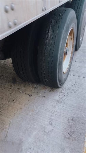 2 minute Brake Chamber replacement #HowTo #airbrakes #brakechamber #dieselmechanic #mechaniclife #mechanicsoftiktok #dirtyhandscleanmoney #natetokfyp #fyp #tutorial #over30 #mechanic #roadsidemechanic #screammovie