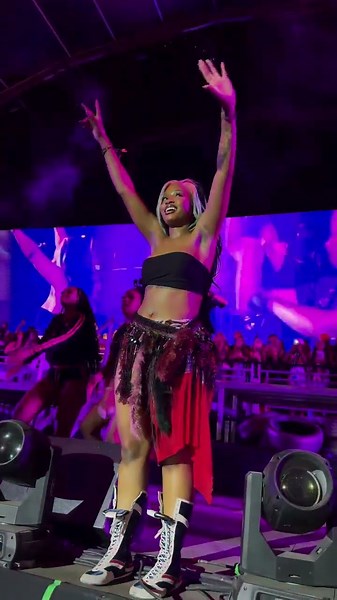 Uncle Waffles closing her Afro Nation Portugal performance. #ANP2025