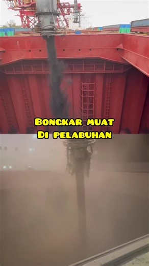 Kegiatan Bongkar Muat di Pelabuhan