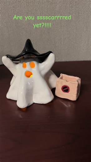 The ghosts are on the loose!!! Pinch pot ghosts. It’s a family affair!!! Luminaries and spooks! Happy October!