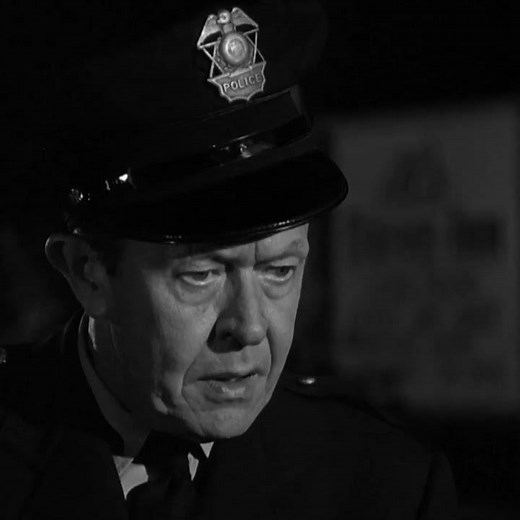 Cops chase in The Shaggy Dog('59)