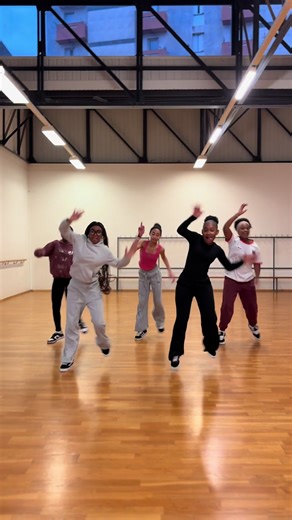 Branchez vous @P I L A X 94 B O I S 🥀 en vrai de vrai! 🤯🔥🇨🇻 DC : Nous 💃🏾 #fyp #afrobeats #vibes #danse #crew