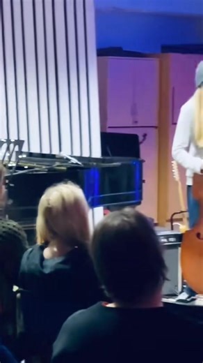 Jag har börjat undervisa lite försiktigt på kontra. Här är min första elev, Norton! Mycket bra spelat ! 😃 Heja Kulturskolan! | Peter Henriksson