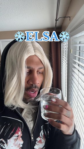 Anna and Elsa's Heartwarming Bond in Frozen