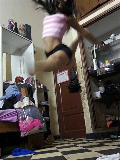 Saltos jsjs 💗#parati #viral #music #divertido #dance :)) | tiktok with people dancing