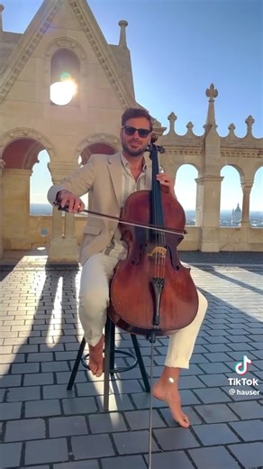 HAUSER. ENAMORA CON #MEMORY. CON ÉSTA DULCE MELODÍA HAUSER. ERES UN REGALO PARA MI CORAZÓN. TODO DULZURA Y AMOR. . HERMOSO VIDEO.🎻🎻🎻🤍❤️❤ | Música para el alma