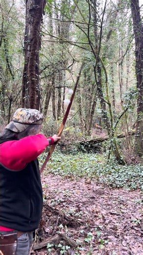 Traditional Archery Black Widow Longbow - Deer Target - Instinctive Snap Shooting