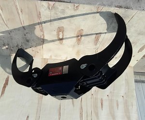 [Hot Item] Multi-Functional Log Grapple Tg28 Excavator Wood Loader with Integrated Cutting Blade for Forestry