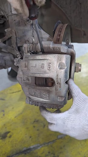 Ford front brake service complete guide #automotive #usa🇺🇸 #mechanic | Auto tech