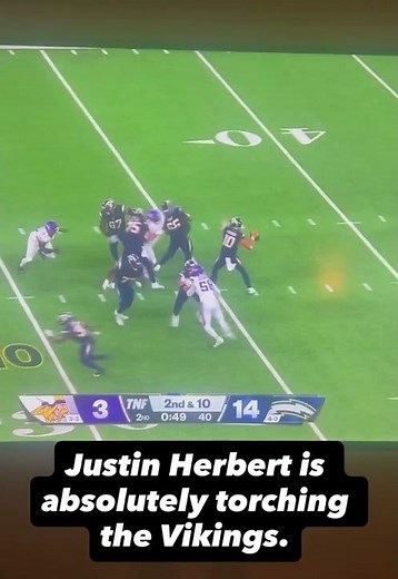 Vikings vs Chargers. Justin Herbert is torching the Vikings. #nfl #football #thursdaynightfootball