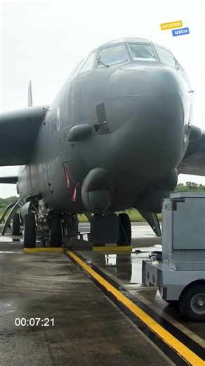 Loading ammunition into a B-52H Stratofortress aircraft