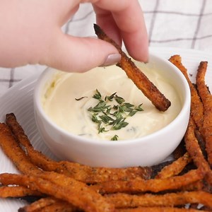 RECIPE: https://feelgoodfoodie.net/recipe/paleo-friendly-baked-butternut-squash-fries/ These Baked Butternut Squash Fries are the real deal! It’s an easy recipe you’ll instantly want to make and instantly love. | Feel Good Foodie