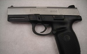 鬼畜大叔评论史密斯威森SW40VE手枪