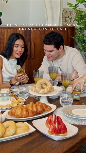 Brunch Le Café en casa 🥐 Arma tu brunch desde casa con nuestros productos para llevar: granola, dips, mantequillas de almendra, croissants y mucho más 🤍 | Le Café Guatemala