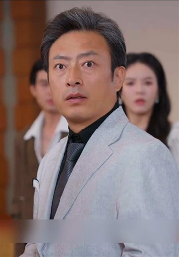 Ex wife leaves in millionaire car, scheming husband #ShortDrama #TikTokMinis #USAShortDrama #ReelShort #FYP