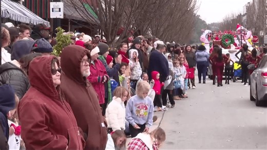 Washington celebrates the season with annual Christmas parade downtown