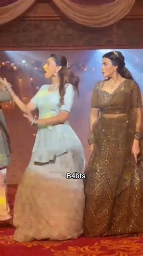 gharo ghari matichya chuli #ytshorts #dance #btsshorts #wedding #marathishow #love #weddingdance