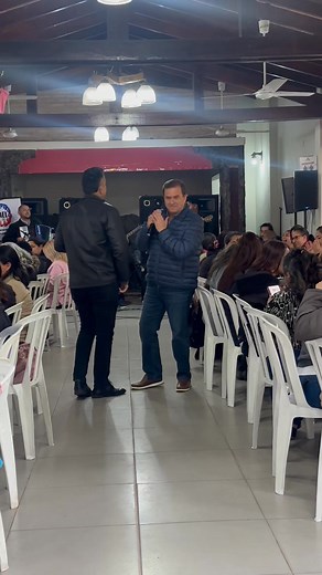 12K views · 450 reactions | Cierre de jornada sindical con docentes y buena música. ¡Un almuerzo para celebrar el compromiso y compañerismo!  | Guido González | Facebook