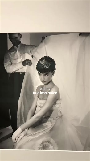 I aspire to be like her #audreyhepburn #oldhollywood #oldmovies #fashionicon #aesthetic