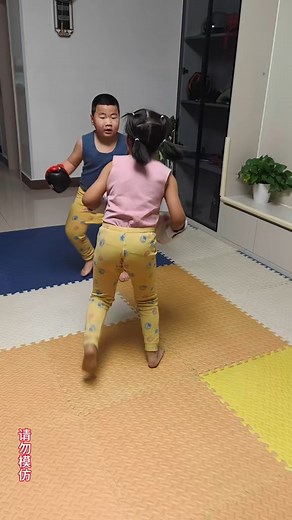 @kidsboxer1v1 on Instagram: "#kidsboxing #chinese #FunnyBoxing #KidsBoxing #ChinaVibes #CuteAndFunny #BoxingLaughs #SillyKids #PlayfulBoxing #ChineseKids #ViralComedy #LOLMoment #FunBoxing #BoxingFun #HilariousKids #InstaLaughs #cuteboxer"