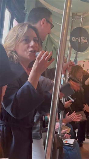 9.1K views · 142 reactions | Ascoltate Molto bene ció che ci racconta Francesca Magni direttore di CasaFacile … Potreste essere voi i prossimi protagonisti delle sue stupende pagine! ❤️ I vostri restyling, le vostre case, meritano una copertina!❤️❤️❤️ | Magic Paint | Facebook