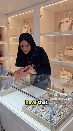 Van Cleef jewellery set choices for a wedding day