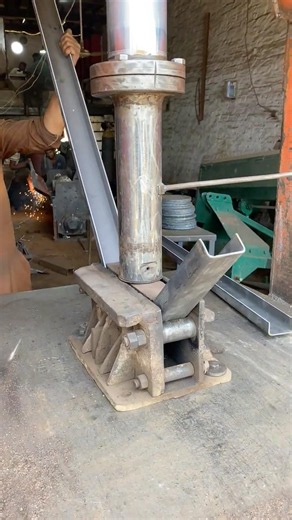 Agricultural Spray Machine Parts Get Perfect Shape Under Hydraulic Press #spraymachine