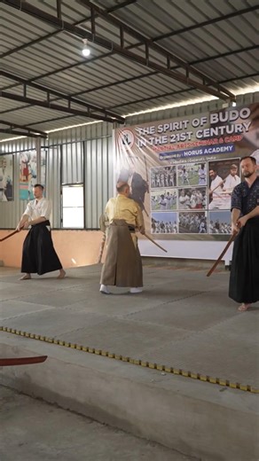 Real Samurai Movement – Battodo Kihon Footwork Training 🗡️ ,