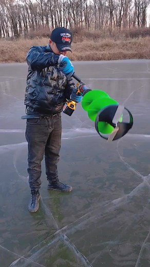 Ice Fishing Gear: Using an ICE BREAKER Auger
