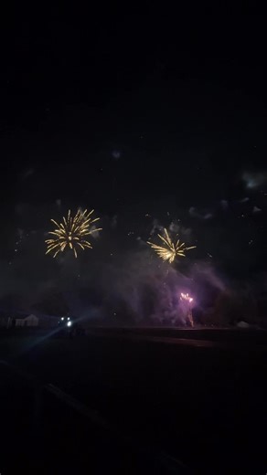 Watch some of the amazing fireworks show from the Autumn Lights 2025 event at Norfolk Showground. Will you be going to see any fireworks this weekend? Check out the options here https://norfolklocalguide.co.uk/best-bonfire-night-events-in-norfolk/ #norfolkfireworks | Norfolk UK Local Guide