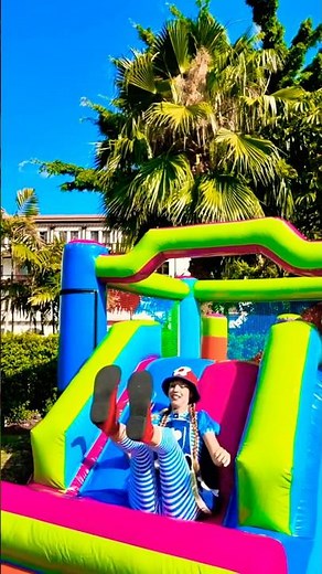 Inflatable castles in Tenerife #childrenssongs #sing-along #dulcylín