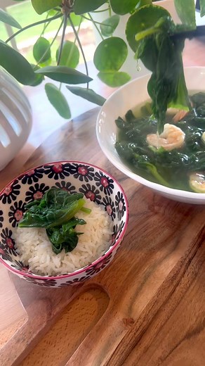 Malabar Spinach Soup (canh mong toi) should be called magic soup because even the pickiest kids love it!!! #vietnamesefood #canhmongtoi #spinach #malabarspinach