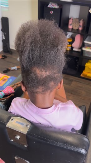 Ms. Dee on Instagram: "Pretty in pink 🫶🏾 my furthest traveling client 🫶🏾 #kidsbraids #braiding #howtobraid #braids #hair #fyp #hairtutorial #braidtutorial #braidstyles #knotlessbraids #naturalhair"