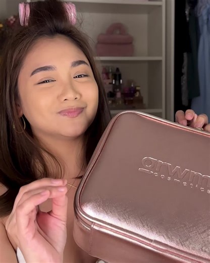 The reviews are in… and the holiday glow is REAL. 🎄✨ We’re so grateful for all the love you’ve been giving our Holiday Collection — from your swatches to your glam looks! Keep the reviews and holiday glow coming, Goal-getters! #grwm #grwmcosmetics #getreadywithme #GiftsForKeeps #HolidaySeason