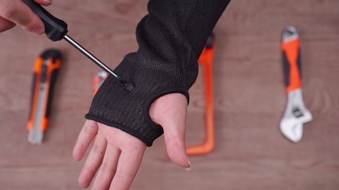 Geyoga 2 Pairs Arm Sleeves Guards Arm Protectors for Thin Skin and Bruising Protective Cut Resistant Sleeves for Men Women(Large,Hppe,Black, Gray)