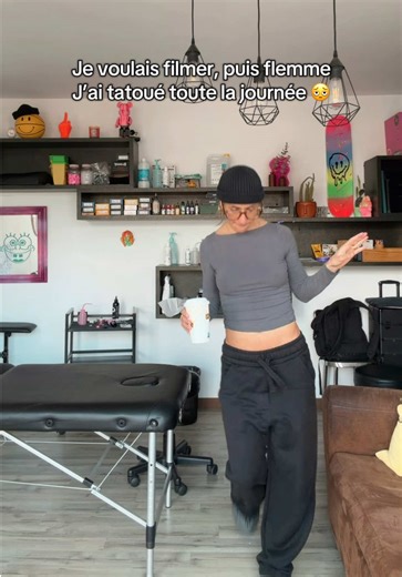 🤣🤣 allez bon week end /insolente Tattoo // #tattoobordeaux #bordeauxtattoo #wlw #🌈 #bordeaux