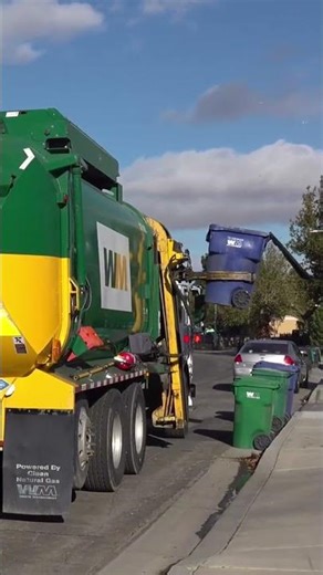 Waste Management garbage truck collecting trash #garbagetruck #wastemanagement #garbagecollection