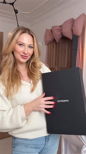 Katarzyna Skibińska • Content Creator • UGC on Instagram: "Nowość od Metz, której nie mogłam sobie odmówić ✨ Markę Metz pewnie znacie, ale widzieliście już ich nową serię Personal Care? Ta złota suszarka to mój ostatni ulubieniec. Niemiecka precyzja, lekkość i ten design... @metzcare, zrobiliście to dobrze! 👏 Więcej o nowej linii na metzcare.com. Dajcie znać, czy też tak bardzo lubicie złote dodatki w łazience? #hairroutine #ugcpoland #ugcpolska #współpraca"