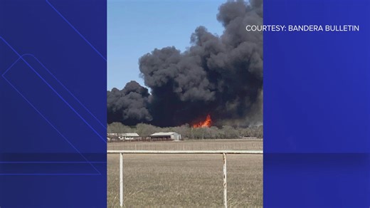 Firefighters battling 2 major fires from the ground and air in Bandera County
