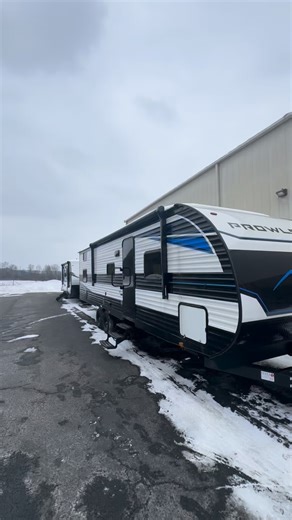 🏕️ 2025 Heartland Prowler 3005QBX Walkthrough | Spacious Family RV Tour Join us for a full tour of the 2025 Heartland Prowler 3005QBX — one of the most versatile travel trailers in its class! We walk through every detail from exterior build and storage to interior comfort and practical floorplan design. ✨ In this video you’ll see: • Exterior features, construction, and storage solutions • The open-concept living area with entertainment setup • Fully equipped kitchen and dining space • Comfortab