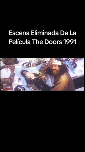 Aquí te presento otra escena Eliminada donde Jim y Ray se despiden ante el inminente vuelo de Jim para alcanzar a Pam en París #jimmorrison #fyp #raymanzarek #thedoors #parati