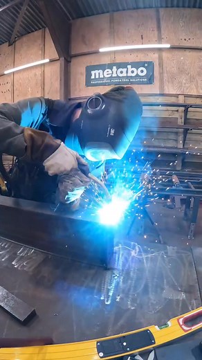 We got 4 of these beams with toe plates and stiffeners on this job. All have some sort of intricate wraparound to enable them to fit around the posts. This was the last of the beams like this for galv #migweld #welding #railings #migwelding #building #bringtheheat #Migwelder #steelfabrication | Gavin James