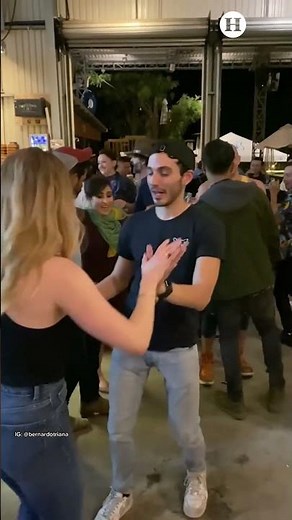 Amber Heard sorprende bailando un clásico de Selena, su alegre baile quedó grabado en video