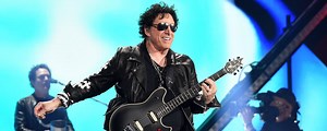 Neal Schon & 'The Voice' Coaches Deliver an Electric Medley of Journey's Biggest Hits During Season Finale